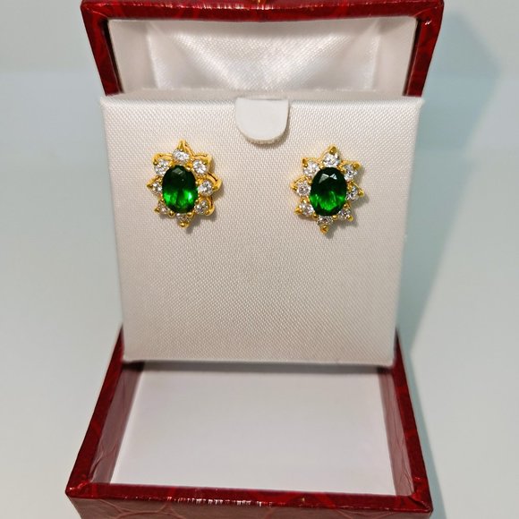 Simulated Emerald Green/White Oval Stud Earrings - Picture 4 of 9